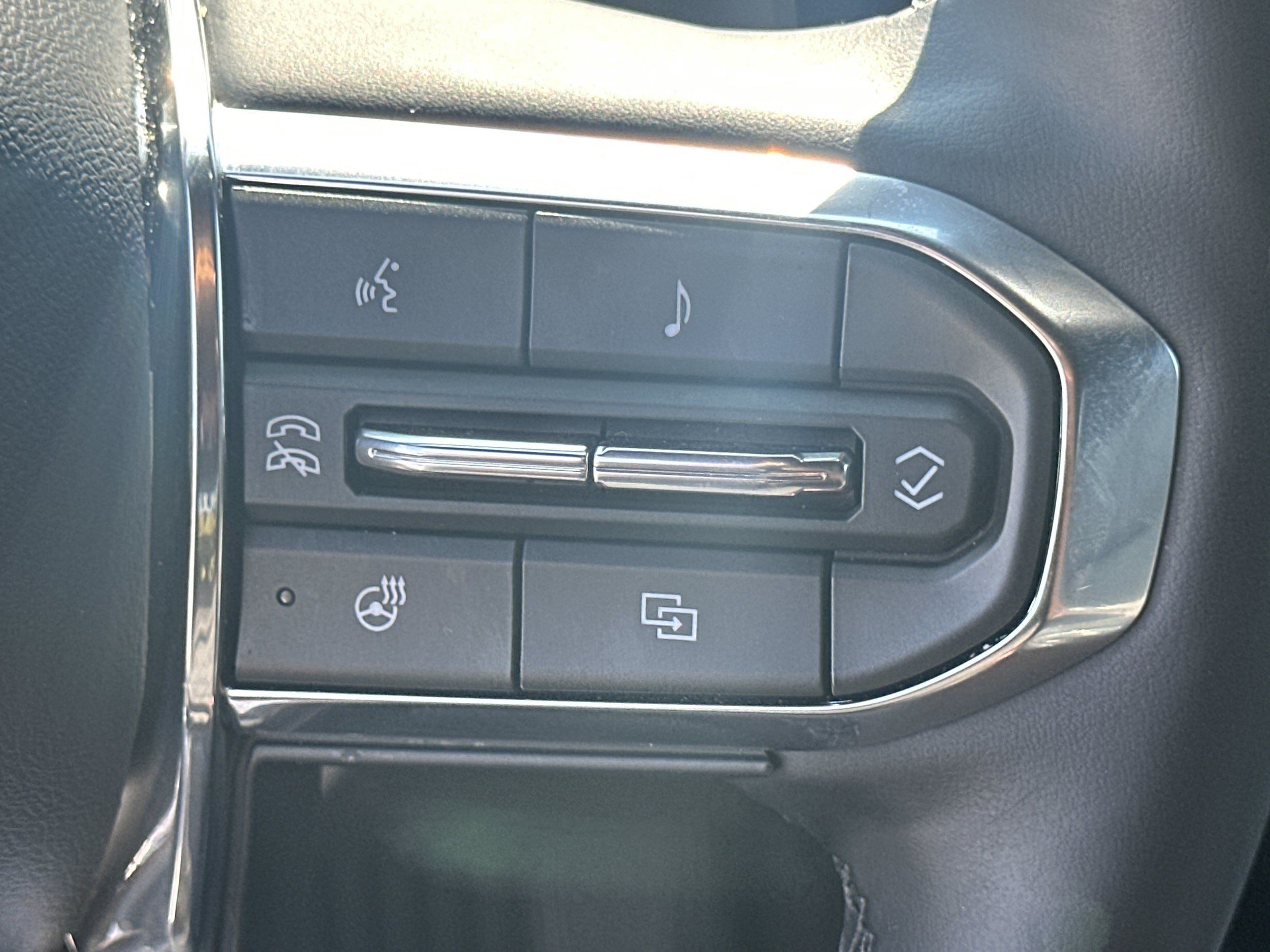 Used 2026 GMC Acadia Elevation w/ Elevation Premium Package FWD image 27