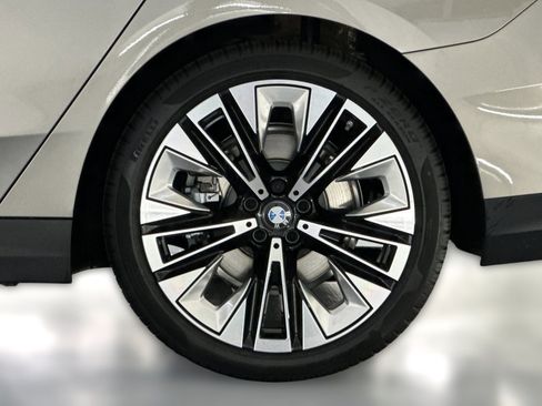 Used 2026 BMW 530i w/ Premium Package RWD image 11