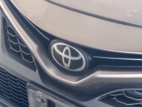 Used 2021 Toyota Camry SE FWD image 9