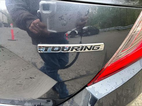Used 2018 Honda Civic Touring image 8