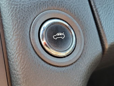 Used 2018 Ford Taurus SEL w/ Equipment Group 201A FWD image 31