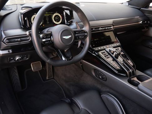 Used 2025 Aston Martin V8 Vantage image 3