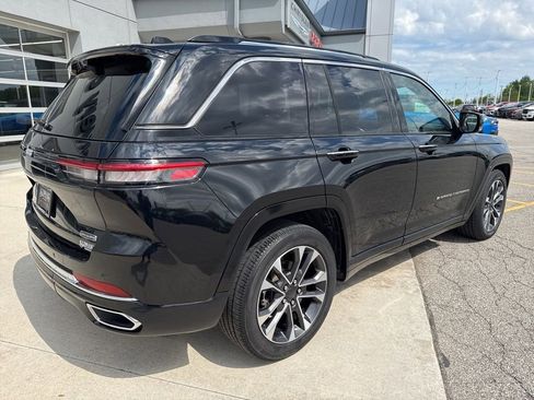 Used 2023 Jeep Grand Cherokee Overland w/ Luxury Tech Group IV AWD/4WD image 5