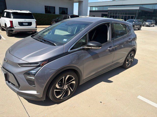 Used 2023 Chevrolet Bolt LT w/ Infotainment Package FWD image 1