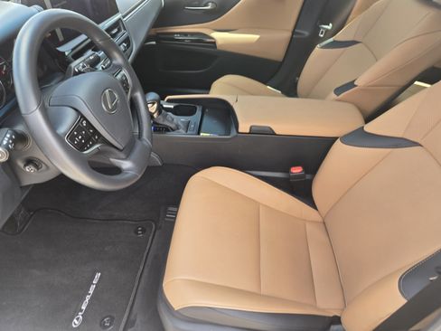 Used 2025 Lexus ES 350 w/ Premium Package FWD image 8