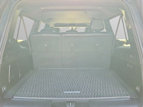 Used 2024 Jeep Wagoneer L Series II w/ Flexible Seating Group image 10