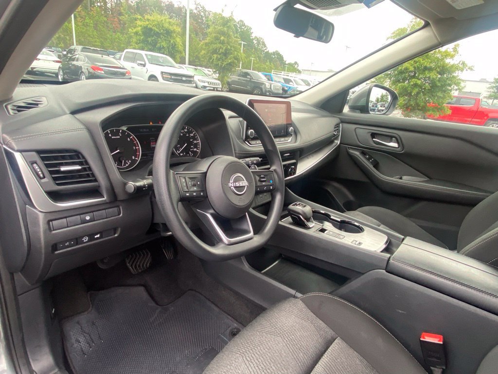 Used 2024 Nissan Rogue SV FWD image 9