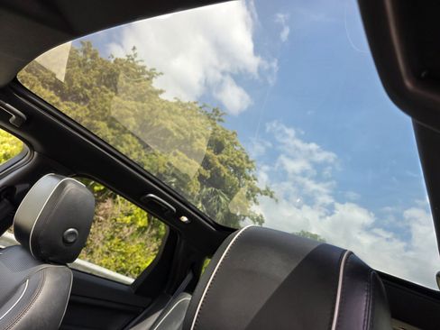 Used 2017 Land Rover Discovery Sport HSE Luxury image 13