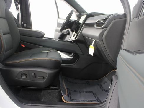 New 2026 GMC Acadia AT4 w/ Luxury Package image 26