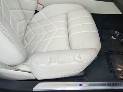 Used 2025 BMW 740i xDrive 740i xDrive w/ Premium Package image 23