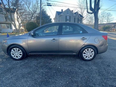 Used 2010 Kia Forte EX image 3