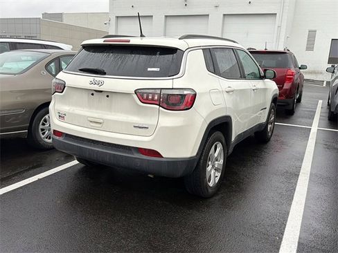 Used 2018 Jeep Compass Latitude image 3