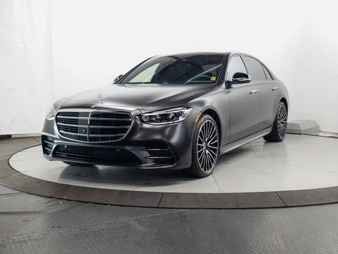 Used 2024 Mercedes-Benz S 500 4MATIC w/ AMG Line image 3