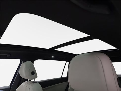 Used 2022 Volkswagen Tiguan SEL R-Line image 29