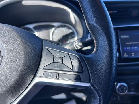 Used 2022 Nissan Kicks S image 13