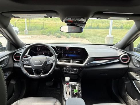 Certified 2025 Chevrolet Trax RS w/ Sunroof Package FWD image 13