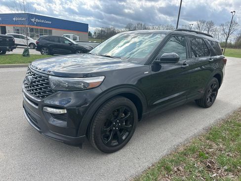 Used 2023 Ford Explorer ST-Line w/ Class IV Trailer Tow Package image 2