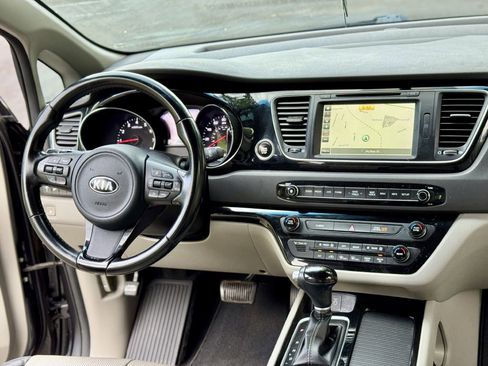 Used 2015 Kia Sedona SX FWD image 12