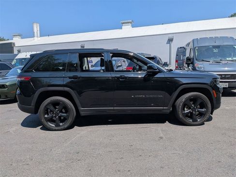 Certified 2023 Jeep Grand Cherokee Altitude image 2