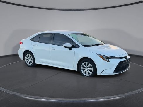 Used 2023 Toyota Corolla LE FWD image 2