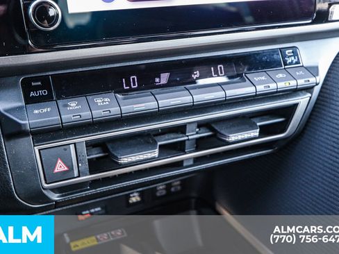 Used 2025 Toyota Camry SE image 44