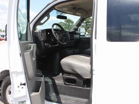 Used 2019 Chevrolet Express 2500 LS w/ Driver Convenience Package image 6