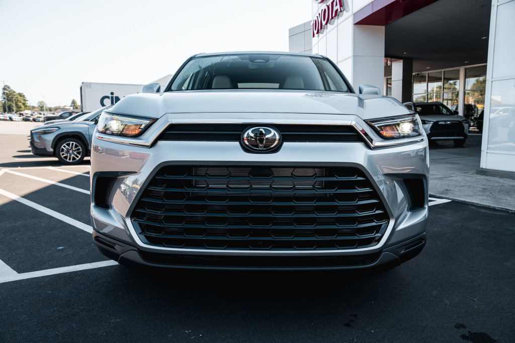 New 2026 Toyota Grand Highlander XLE FWD image 2