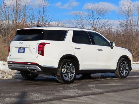 Used 2024 Hyundai Palisade Limited image 3
