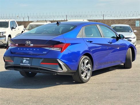 New 2025 Hyundai Elantra Limited image 5