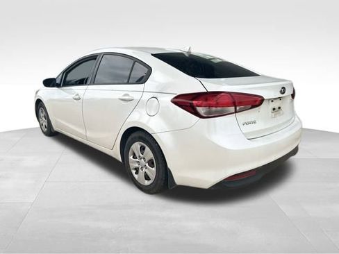 Used 2017 Kia Forte LX w/ LX Popular Package image 4