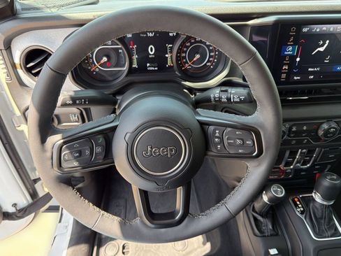 Used 2025 Jeep Wrangler Unlimited Sport AWD/4WD image 27