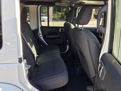 Used 2025 Jeep Wrangler Unlimited Sahara AWD/4WD image 22