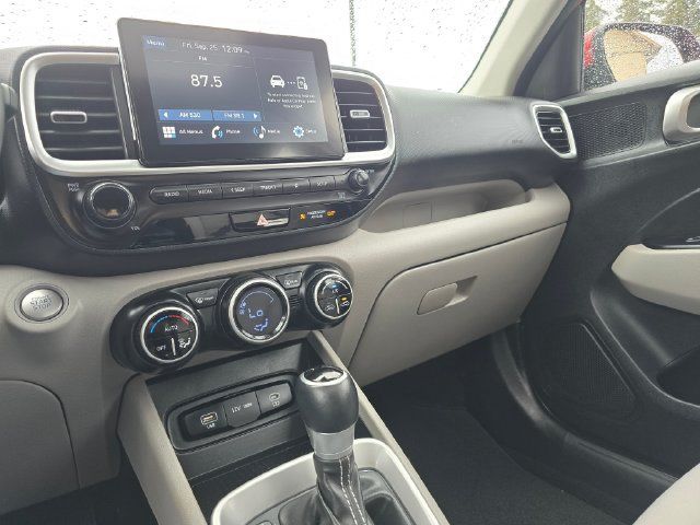 Certified 2025 Hyundai Venue SEL FWD image 34
