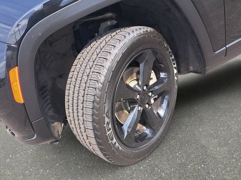 Certified 2023 Jeep Grand Cherokee L Altitude AWD/4WD image 32