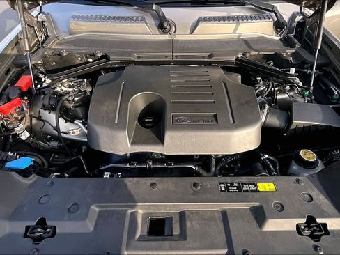 Used 2023 Land Rover Defender 110 SE image 13