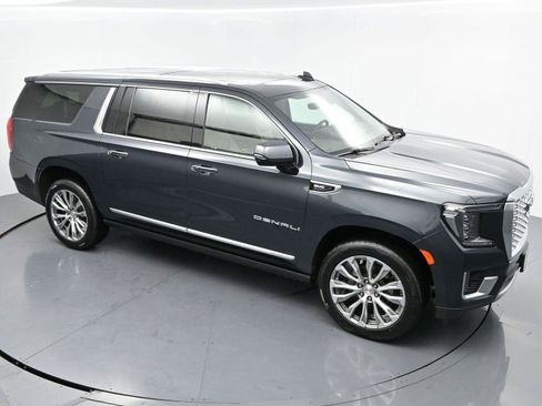 Used 2021 GMC Yukon XL Denali w/ Denali Premium Package AWD/4WD image 41