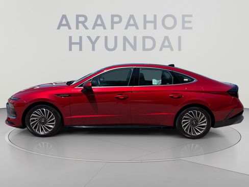Used 2025 Hyundai Sonata Limited FWD image 2