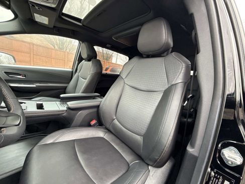 Used 2024 Toyota Sienna XLE Woodland Edition image 12