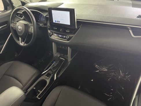 Used 2024 Toyota Corolla Cross XLE w/ Convenience Package FWD image 25