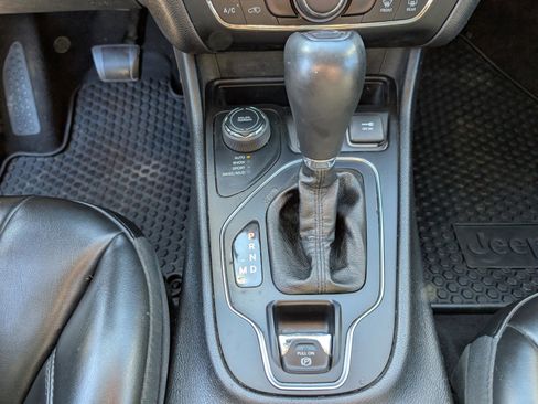 Used 2019 Jeep Cherokee Latitude Plus w/ Cold Weather Group image 14