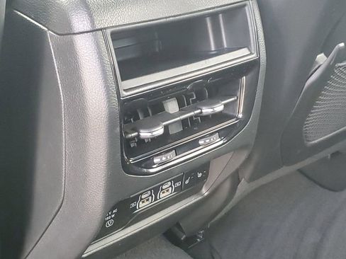 Used 2024 Jeep Grand Cherokee Limited w/ Luxury Tech Group II AWD/4WD image 33