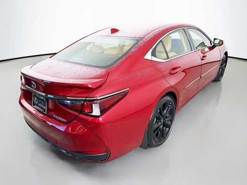 Certified 2025 Lexus ES 300h F Sport w/ Accessory Package (Z2) image 7