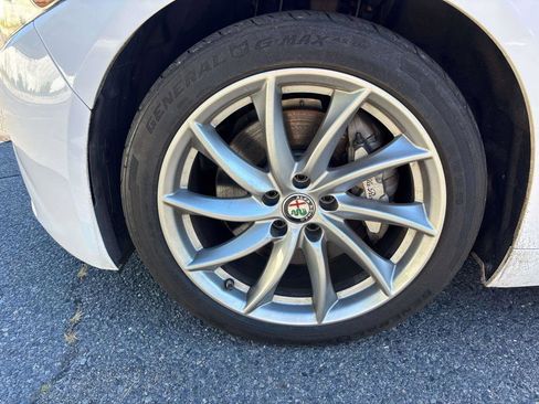 Used 2017 Alfa Romeo Giulia AWD image 5