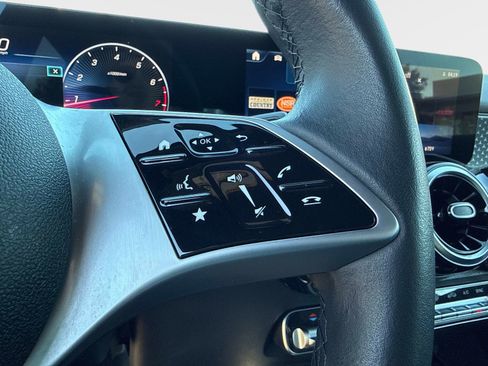 Used 2025 Mercedes-Benz GLB 250 GLB 250 image 31