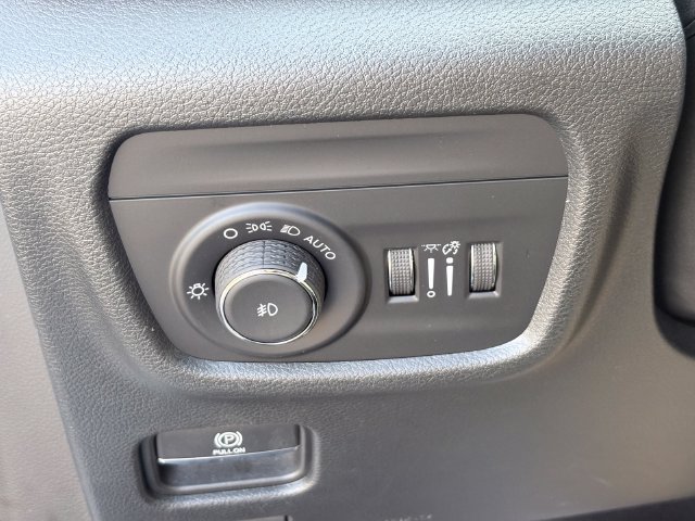 Used 2022 Jeep Grand Cherokee Limited AWD/4WD image 23