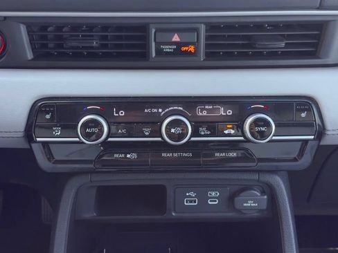 Used 2024 Honda Pilot Touring image 23
