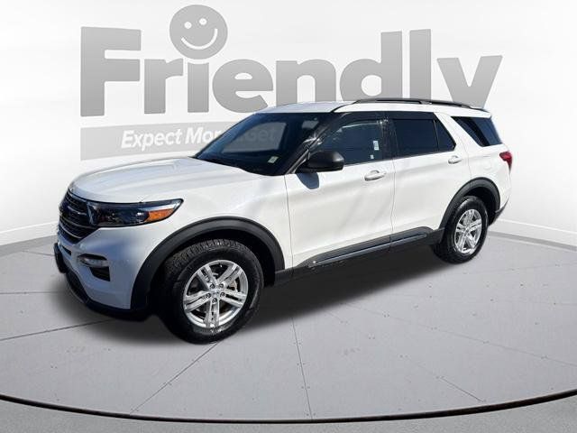 Used 2022 Ford Explorer XLT w/ Equipment Group 202A AWD/4WD image 2