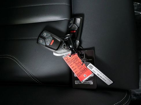 Used 2024 Audi Q5 e Premium w/ Convenience Package AWD/4WD image 24
