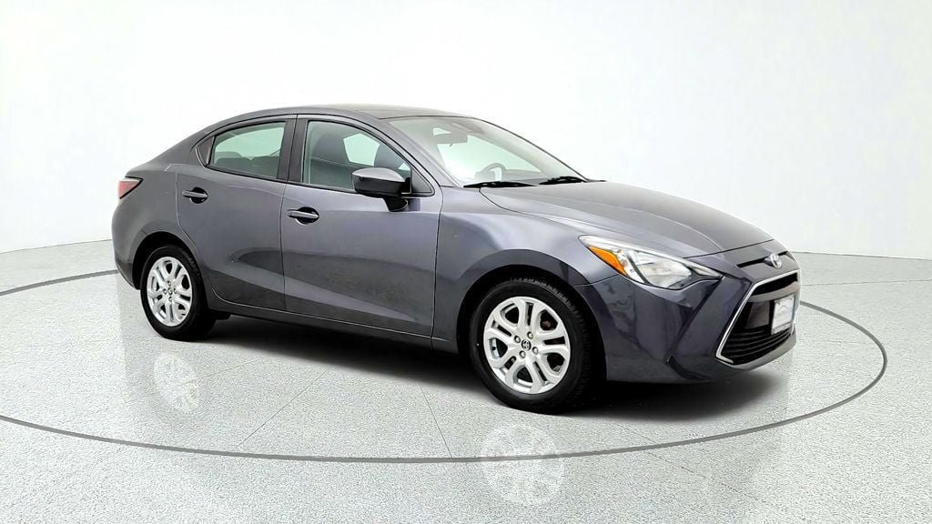 Used 2017 Toyota Yaris iA FWD image 3