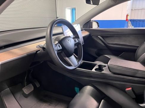Used 2021 Tesla Model Y Long Range image 21